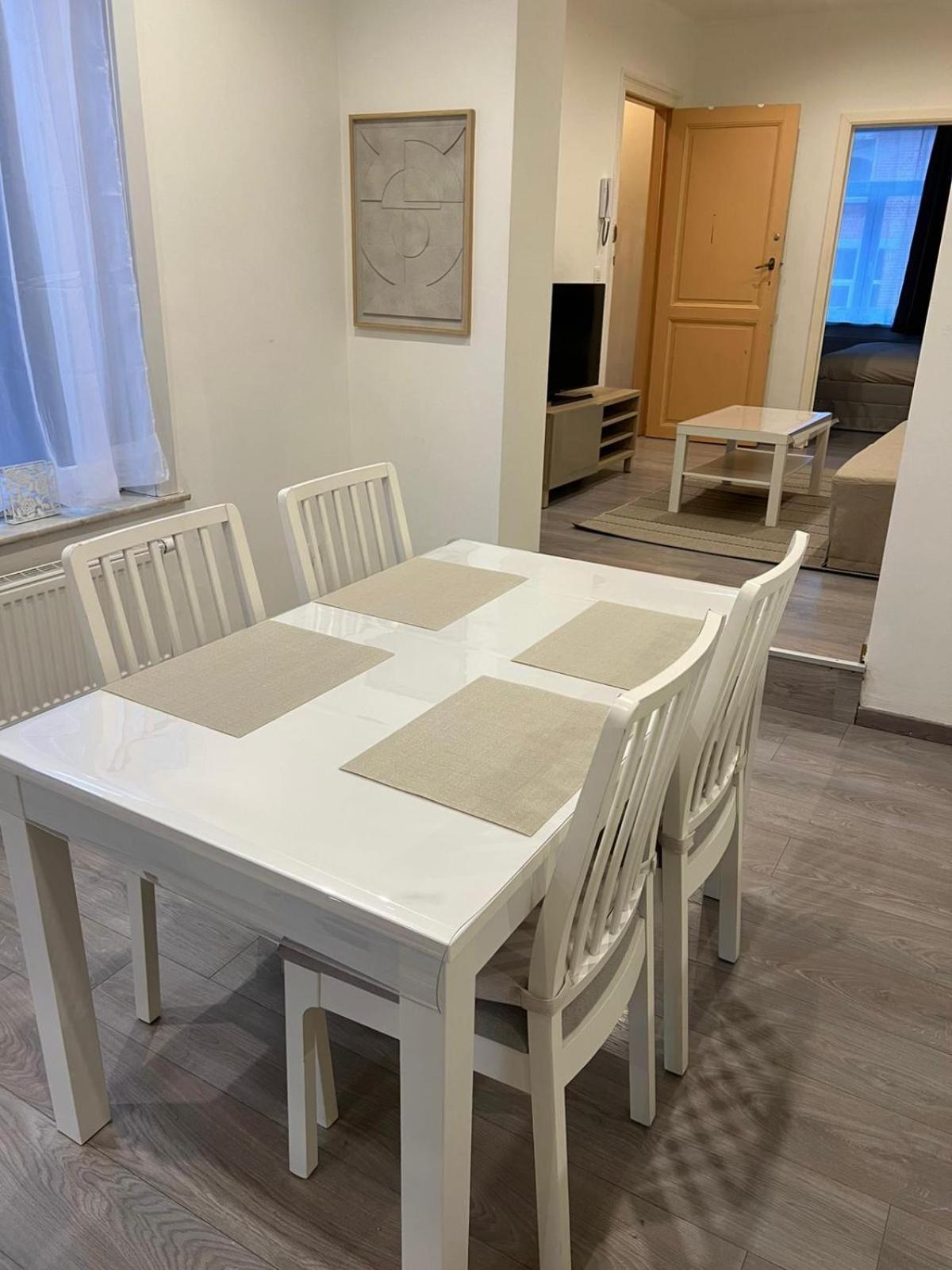 Spacieux Avec Garage Apartment *